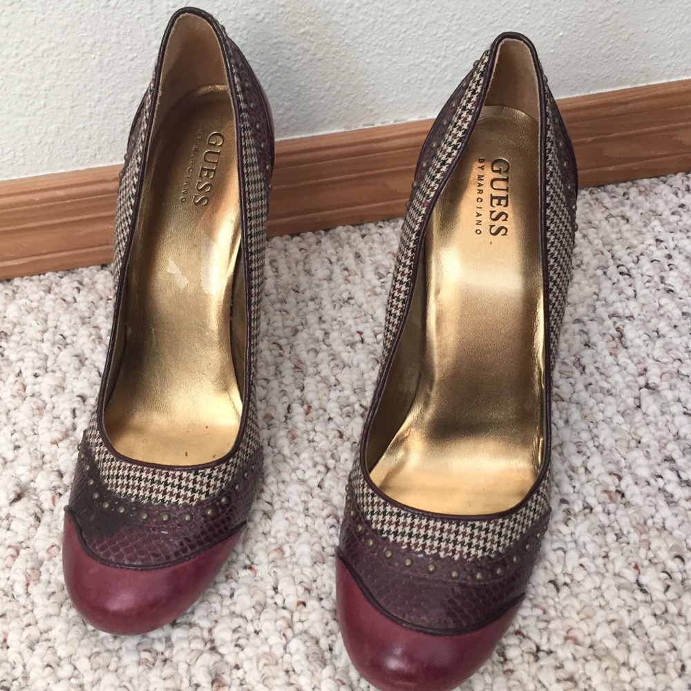 Guess houndstooth and leather maroon shoes. SZ 10